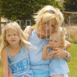 11-06-2004 Mary Borsato and grandchildren at home in Stompetoren, by order of Beaumonde Magazine.

[keywords]Posed, Half Length, Eyecontact, Smiling[/keywords]